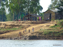 Enfants au bord du Mékong - Vietnam